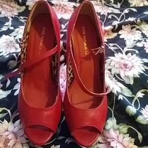 Red pumps